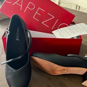 Capezio black dance shoe worn once